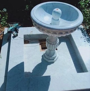 fontaine en blanc carrara