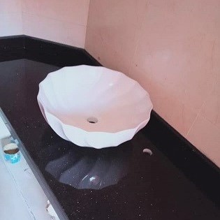 lavabo salle de bain en noir galaxy