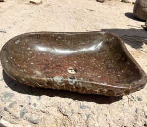 lavabo en marbre marron